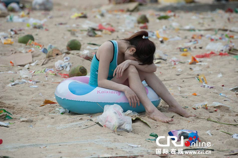 Illustration for article titled 363 tons of trash makes this beach the dirtiest in the world